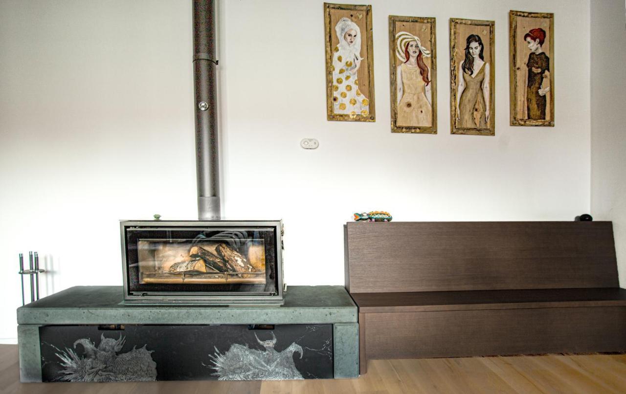Contemporary Apartment With Fireplace & Terrace Banská Bystrica Extérieur photo