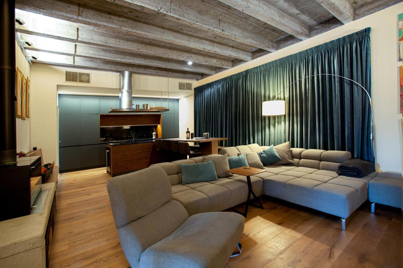 Contemporary Apartment With Fireplace & Terrace Banská Bystrica Extérieur photo